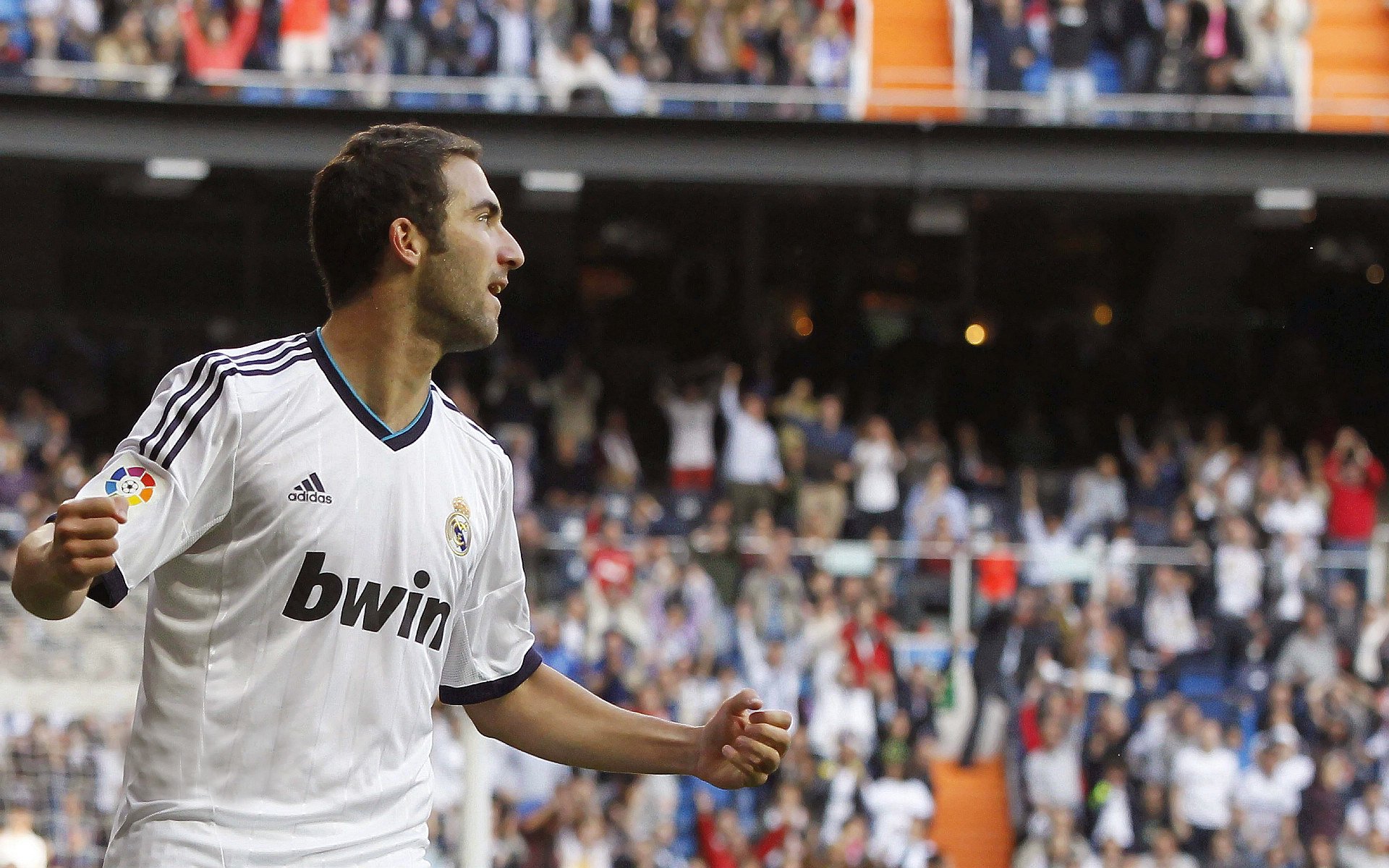 佛罗伦萨依靠高压防守打断对手节奏，佛罗伦萨比赛